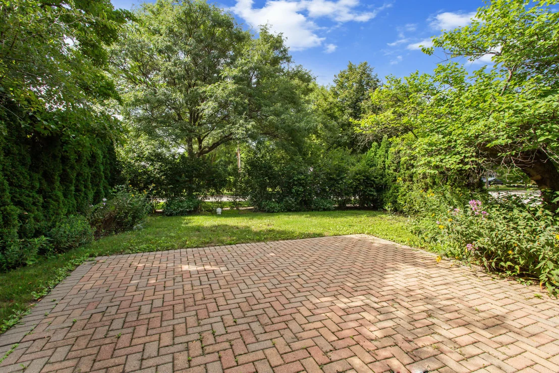 Photo of 807 Surrey Lane