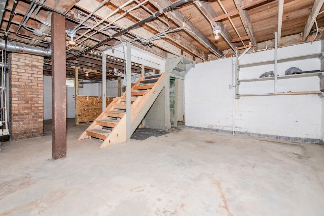 Photo of 602 Armstrong Street