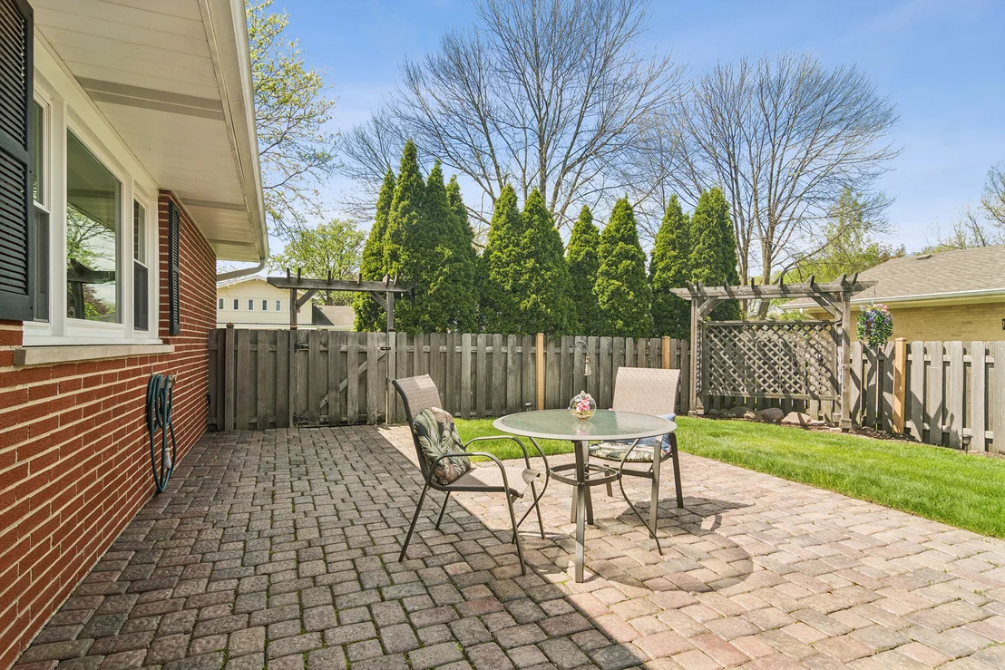 Photo of 1600 E Linden Lane