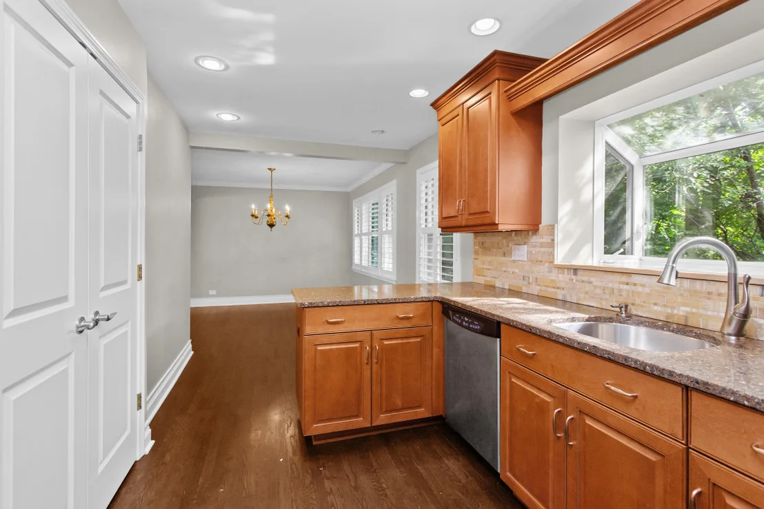 Photo of 807 Surrey Lane