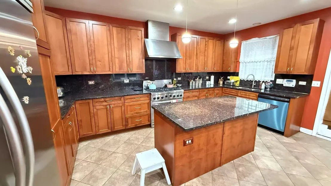 Photo of 422 W 42nd Place