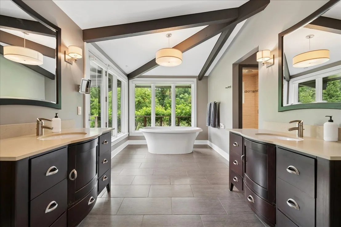 Photo of 83 Lakeview Parkway