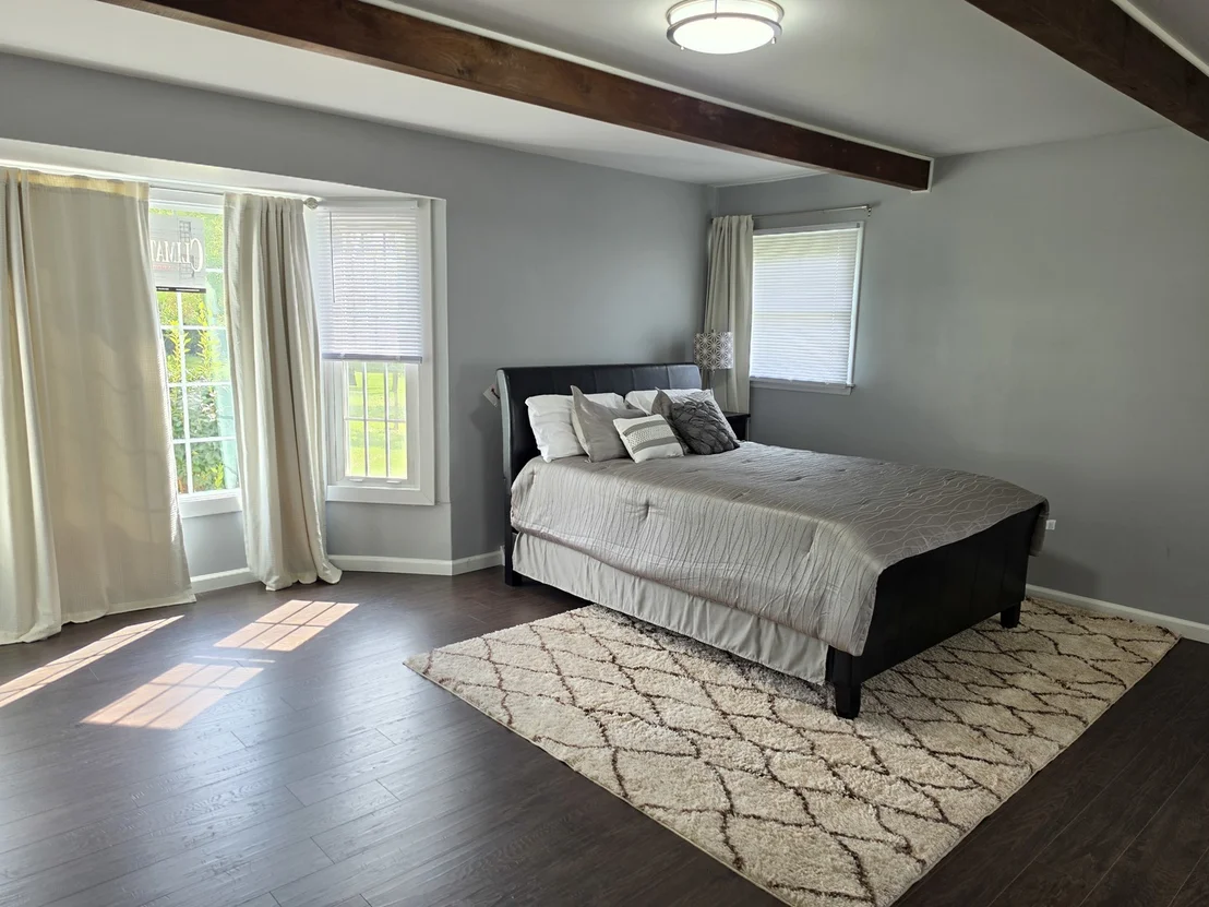 Photo of 2301 Greenbriar Lane