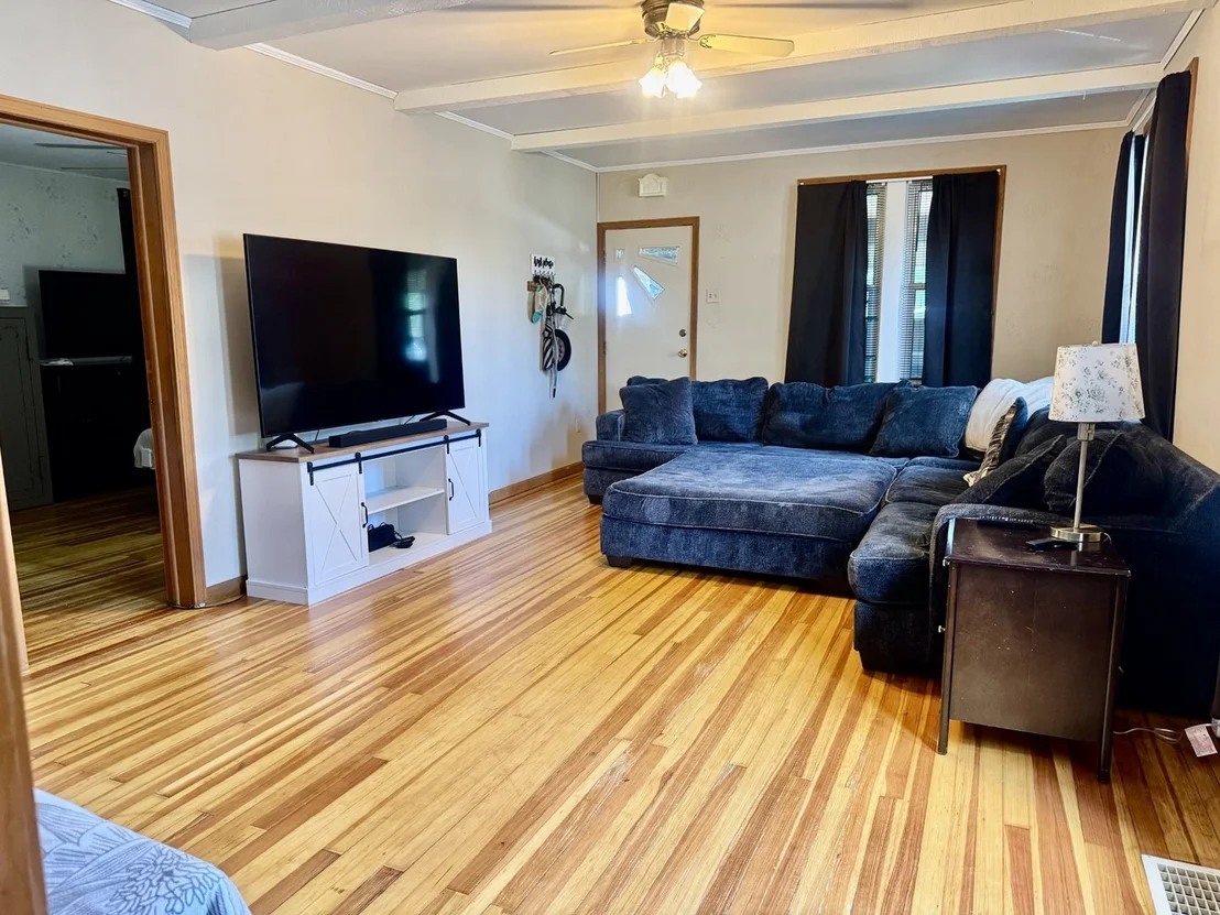 Photo of 105 W 4th Street