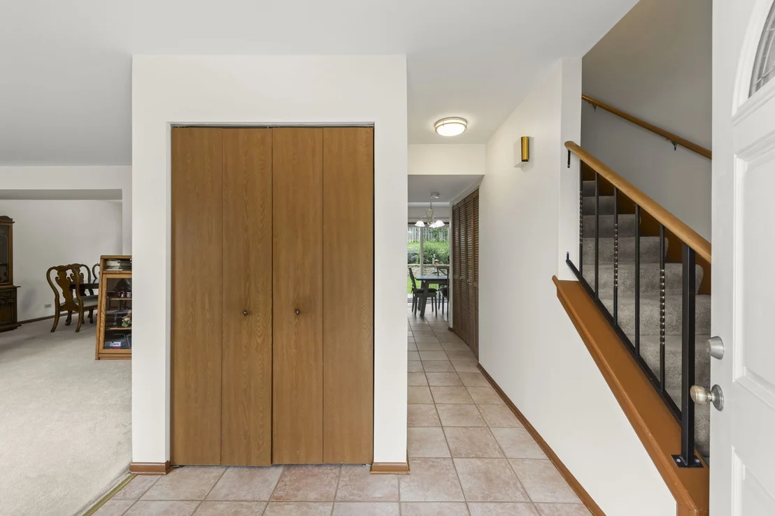 Photo of 882 Aspen Drive