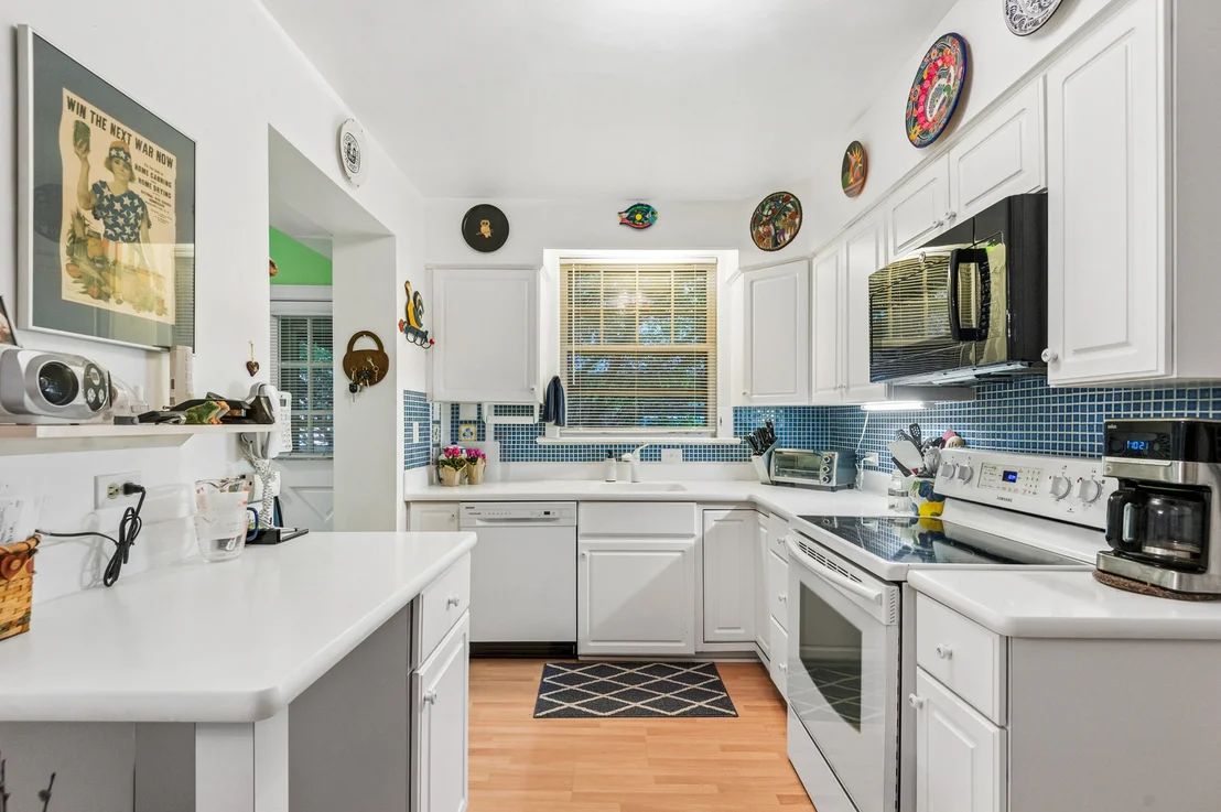 Photo of 3130 Thayer Street