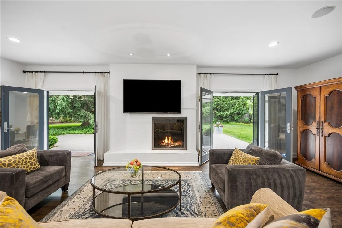 Photo of 920 Pine Tree Lane