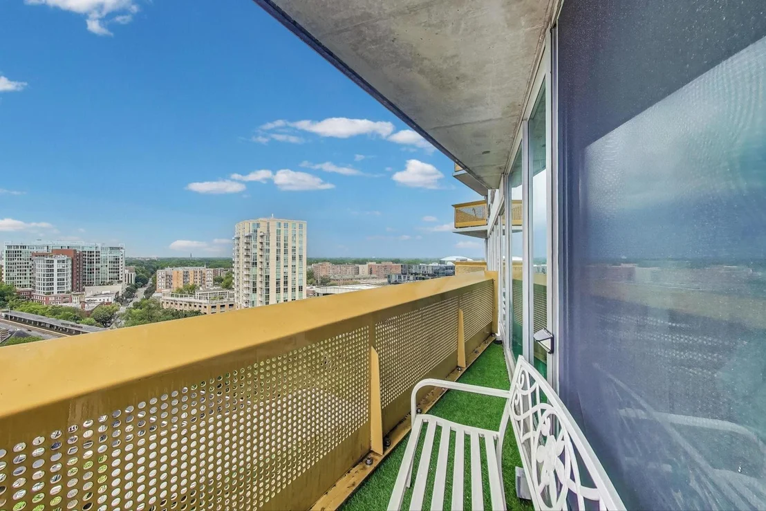 Photo of Unit 1310 at 1720 Maple Avenue