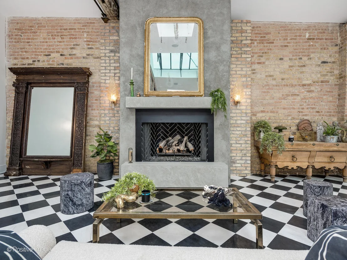Photo of 2733 N Pulaski Road