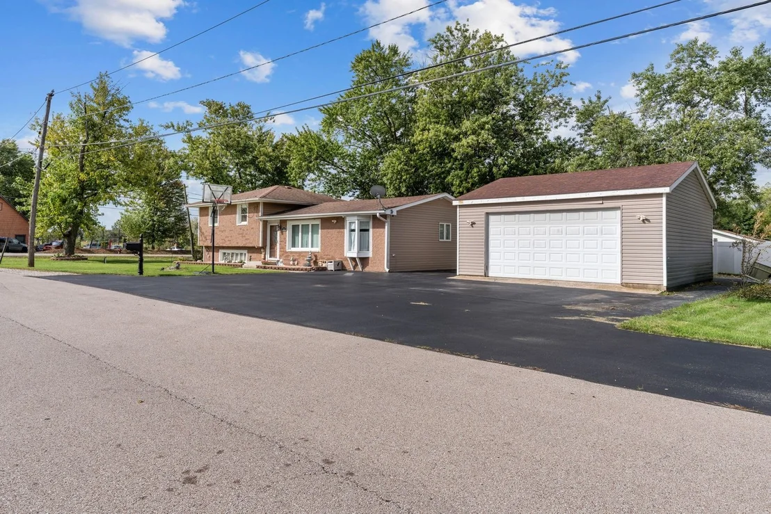Photo of 960 Becker Lane