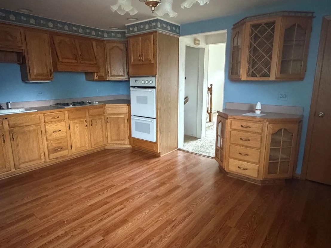 Photo of 15239 Hamlin Avenue