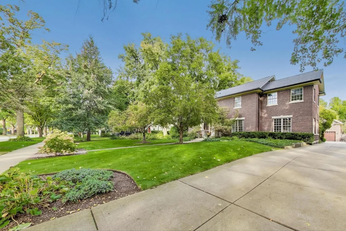 Photo of 547 JACKSON Avenue