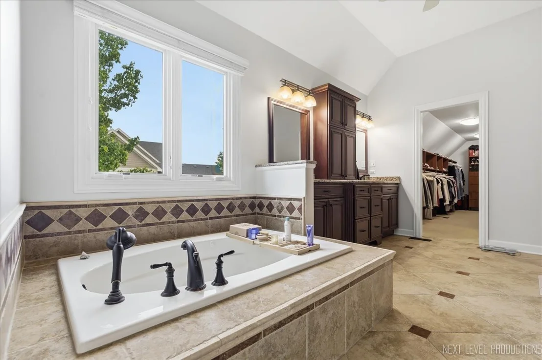 Photo of 2460 Bird Lane