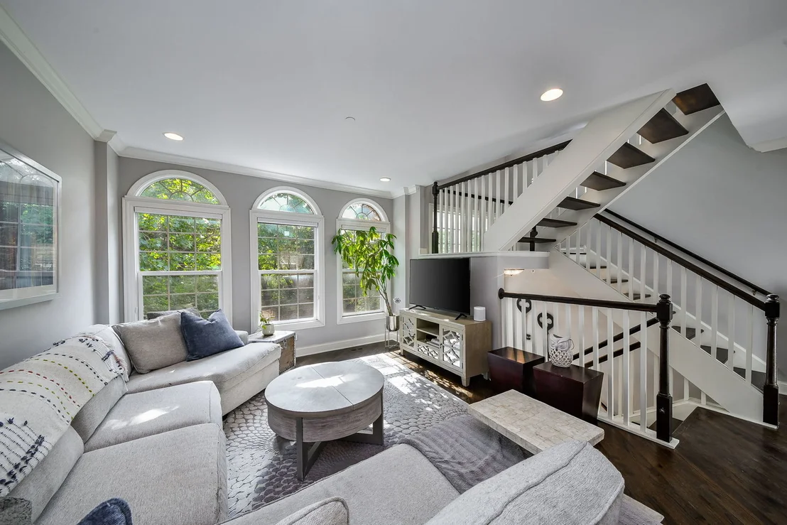 Photo of 834 Shandrew Drive