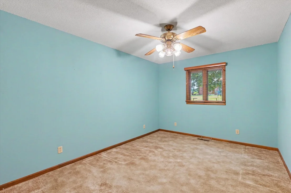 Photo of 906 Crestview Drive