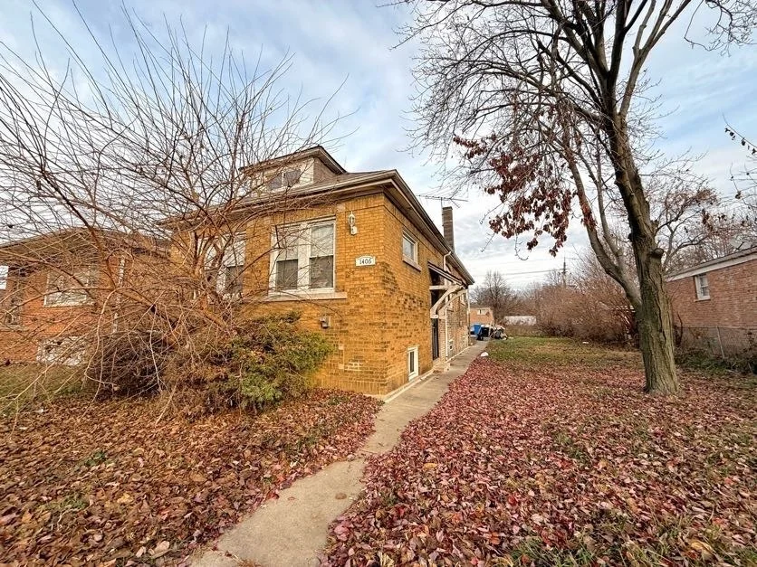 Photo of 1406 W 109th Place