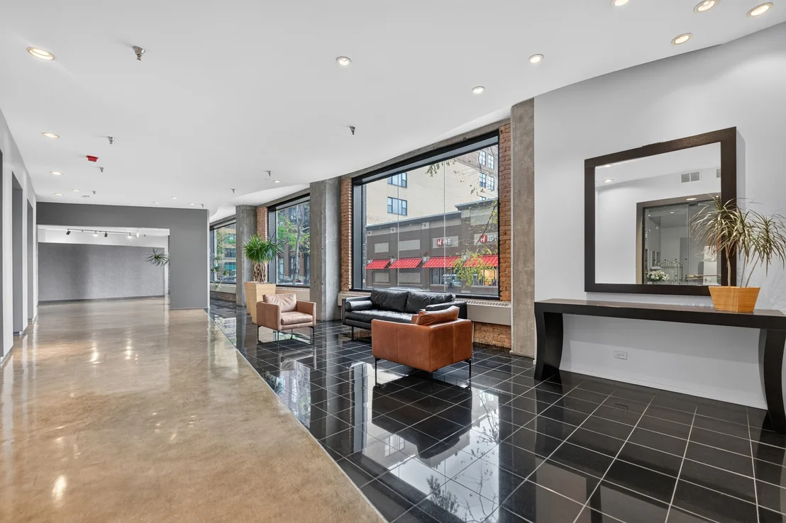 Photo of Unit 712 at 728 W Jackson Boulevard