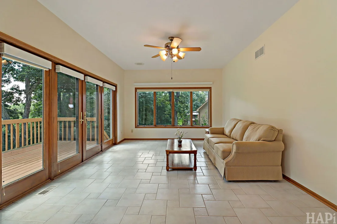 Photo of 2215 N Elmkirk Park