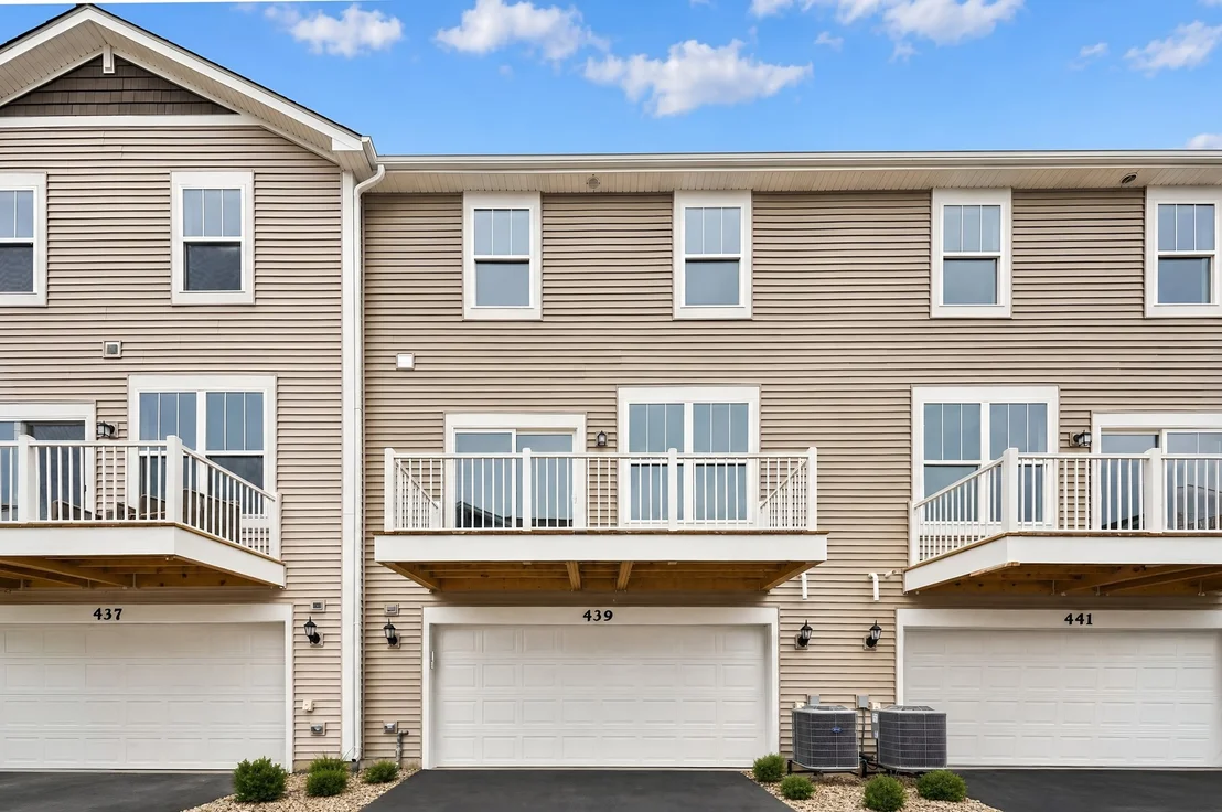 Photo of 439 Red Oak Circle