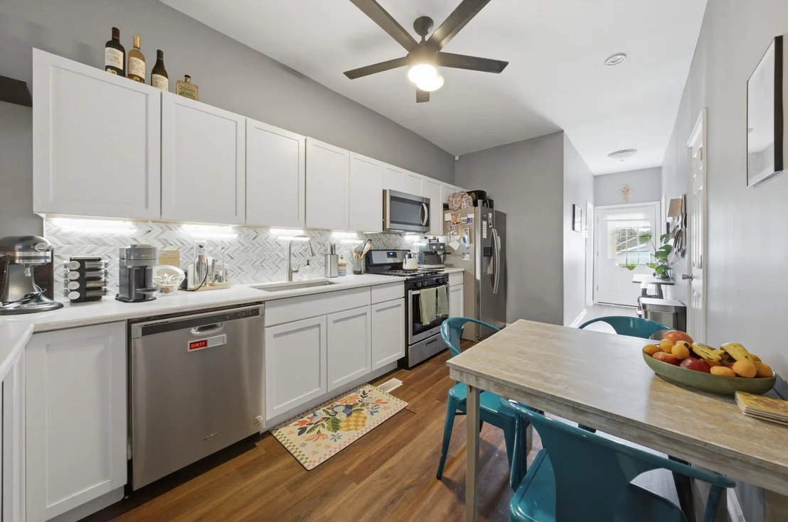 Photo of 437 W 44th Place