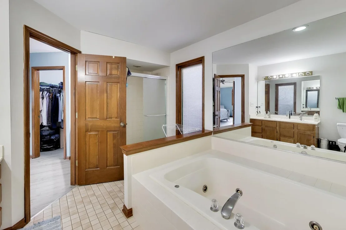 Photo of 1075 Longford Road
