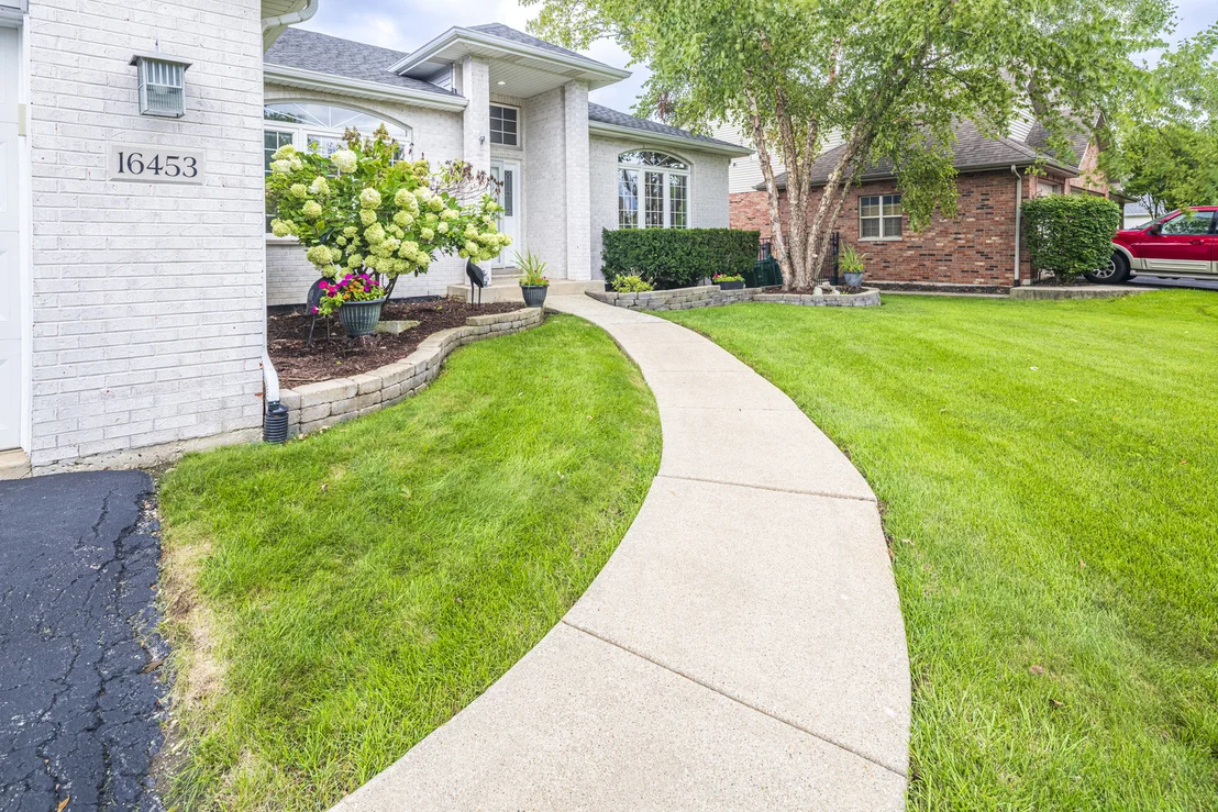Photo of 16453 LAKESIDE Drive