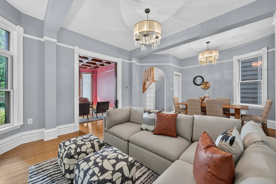 Photo of 634 W Briar Place