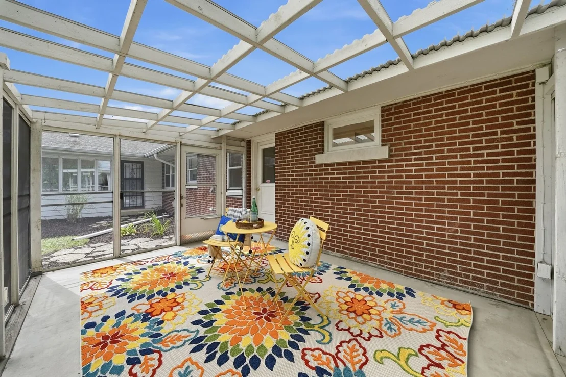 Photo of 1322 Douglas Street