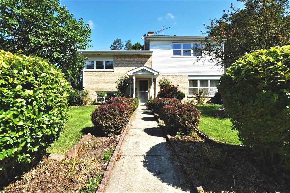 Photo of 910 Hollywood Avenue