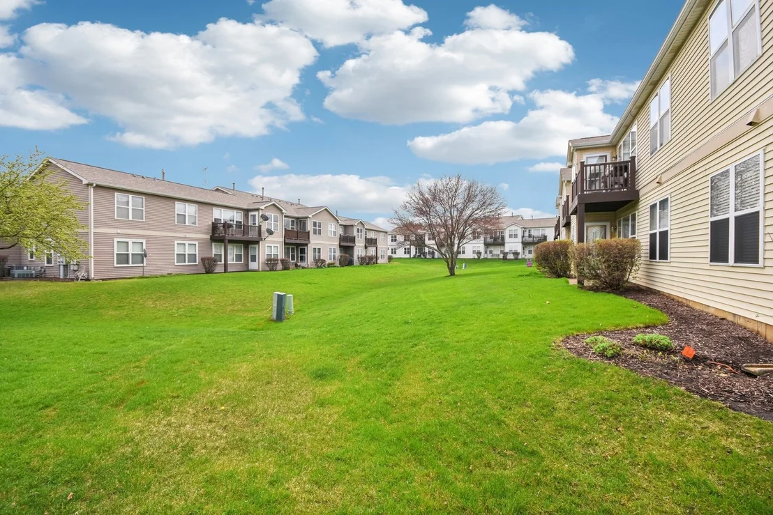 Photo of Unit D at 402 Woodview Circle