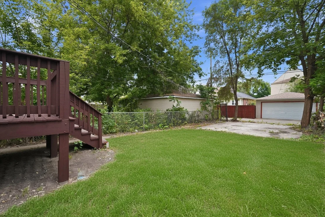 Photo of 623 E 88th Place