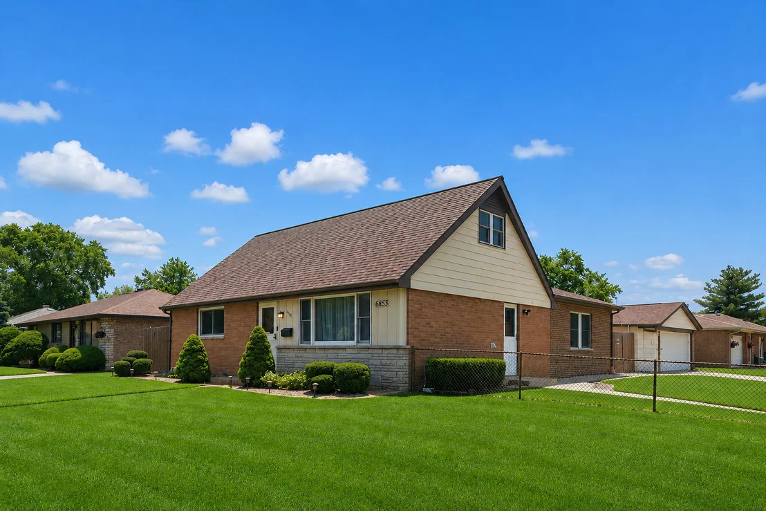 Photo of 6853 Saratoga Drive