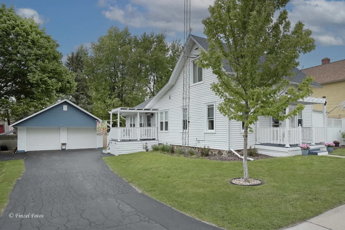 Photo of 9805 Illinois Street