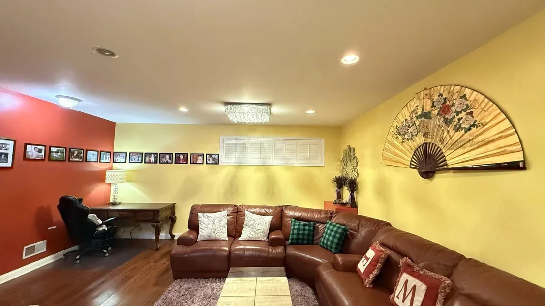 Photo of 422 W 42nd Place