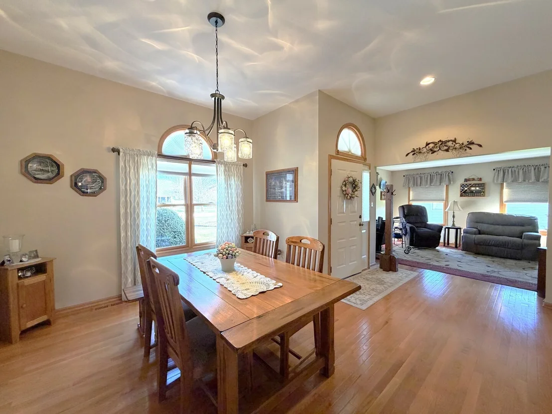 Photo of 1425 Argyle Lane N