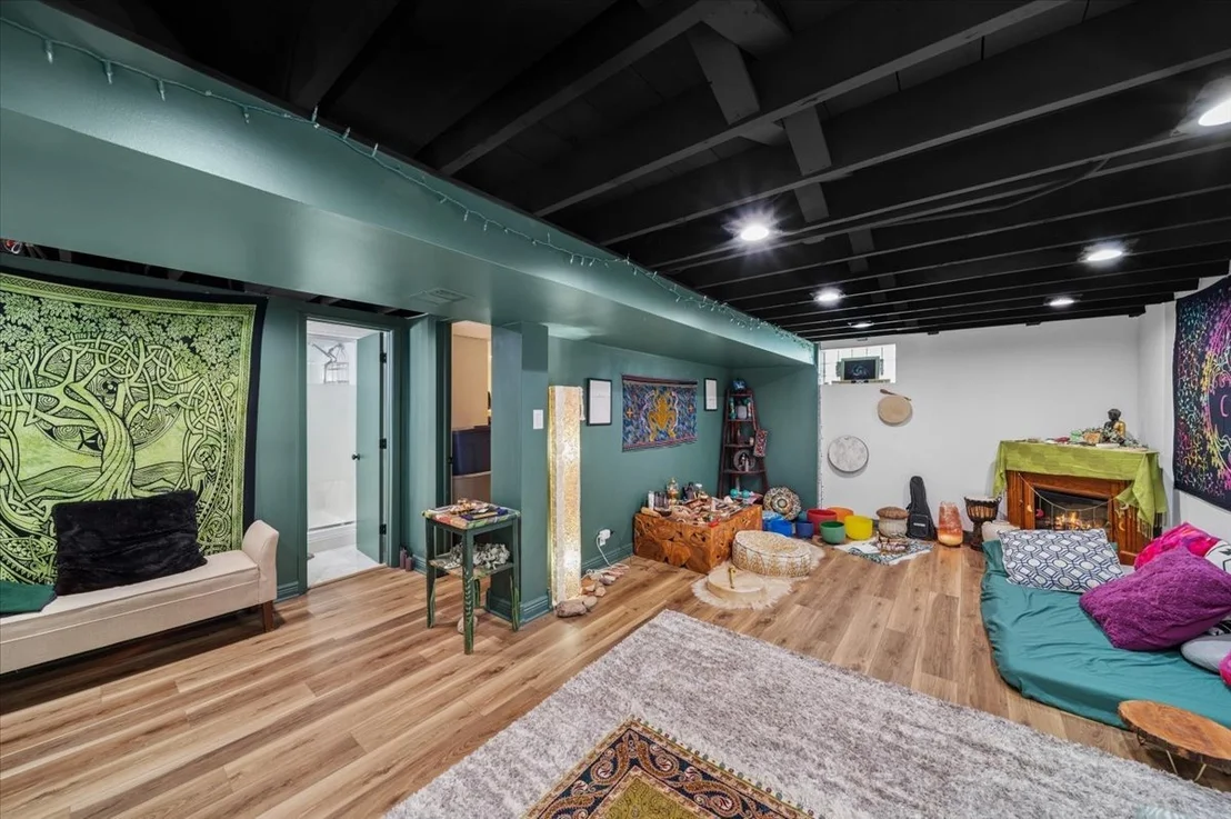 Photo of 5710 W Hawthorne Avenue
