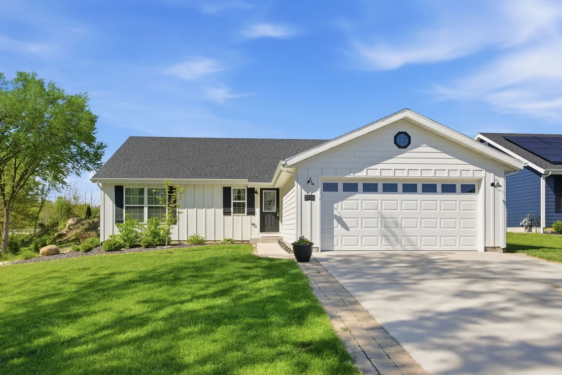 Photo of 2016 Red Willow Road