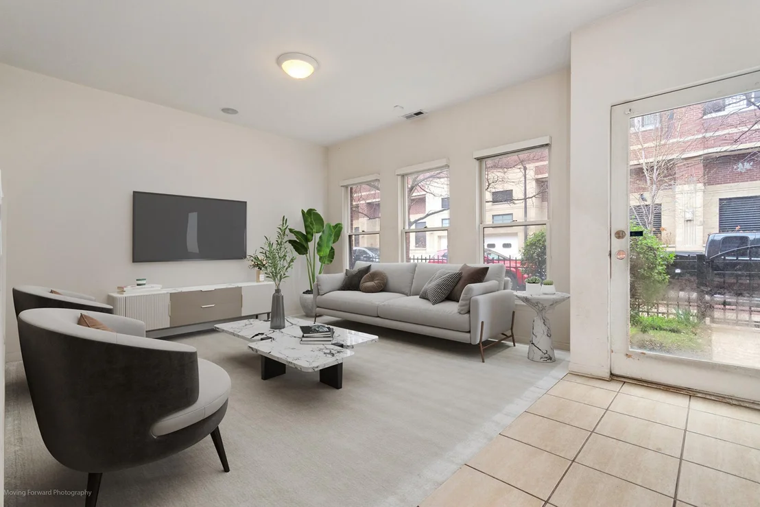 Photo of 814 W 15th Place