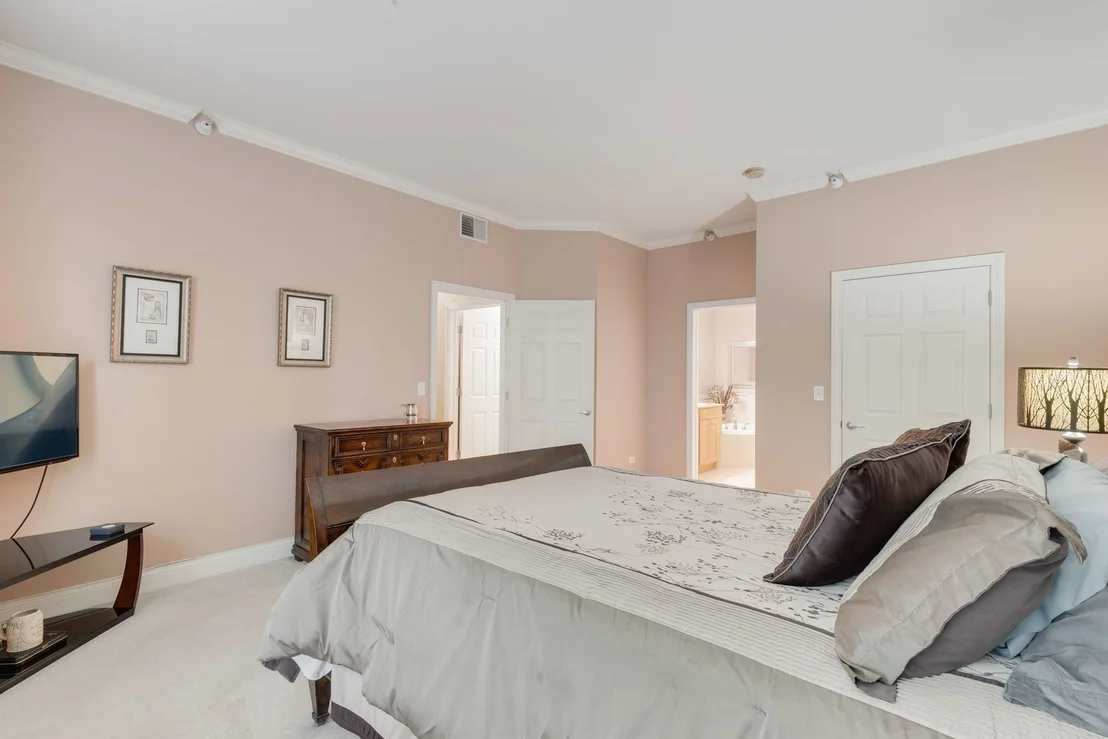 Photo of Unit 309 at 2700 Summit Drive