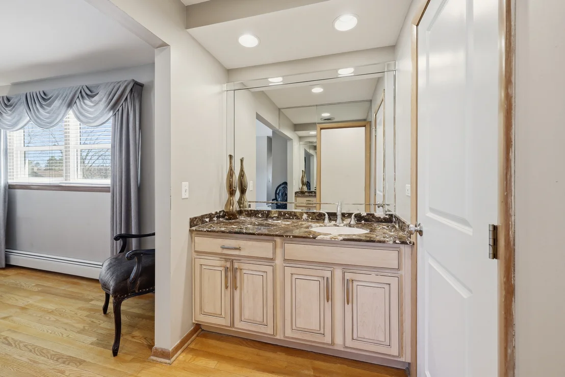 Photo of 715 Pinecroft Drive