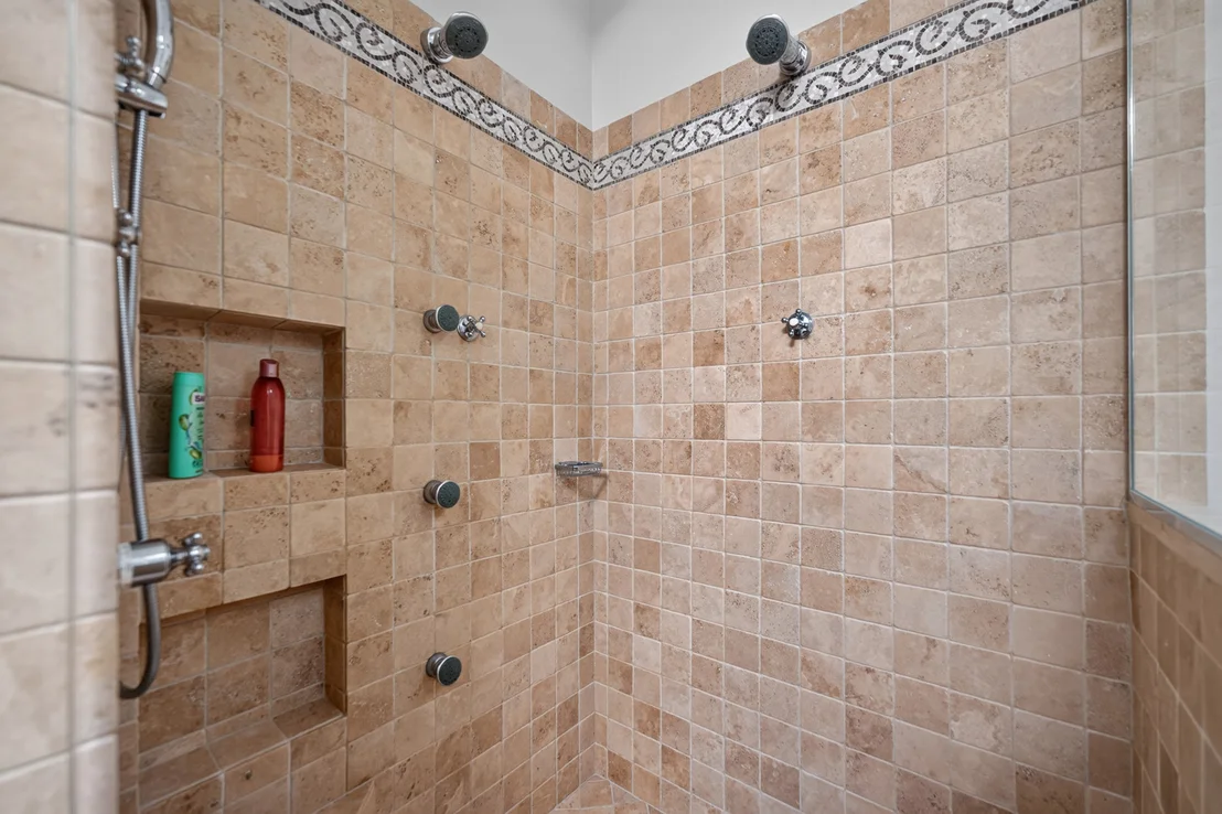 Photo of 634 W Briar Place