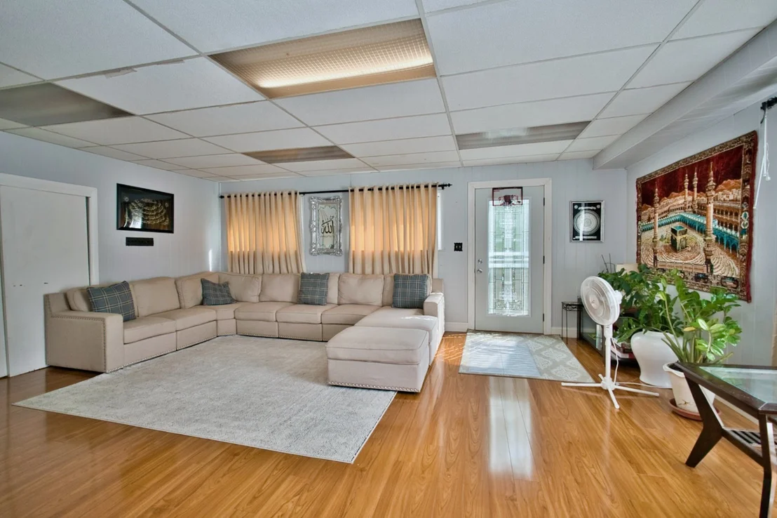 Photo of 6948 Beckwith Road