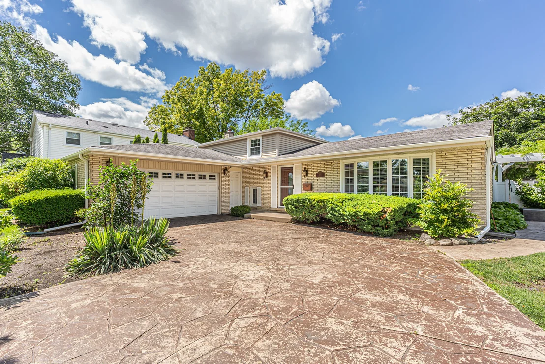 Photo of 210 W Pickwick Road