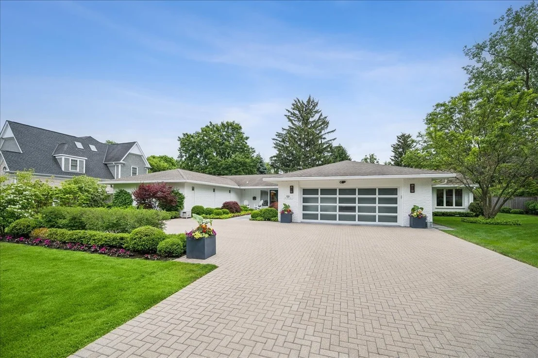 Photo of 920 Pine Tree Lane