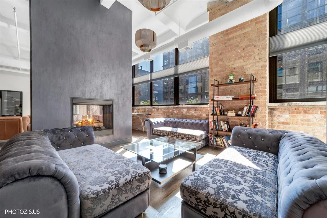 Photo of Unit 202 at 1000 W Washington Boulevard