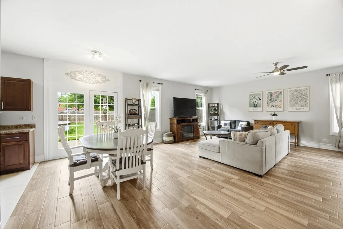 Photo of 2096 Edinburgh Lane