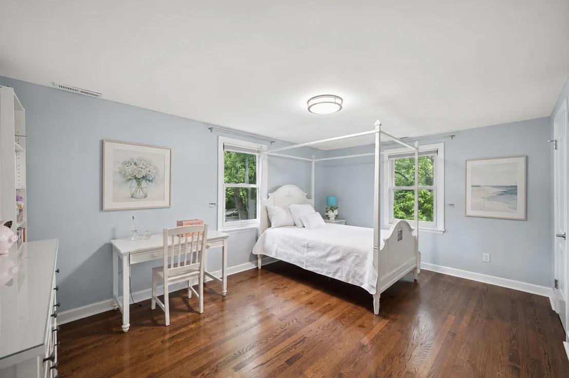 Photo of 586 Earl Drive