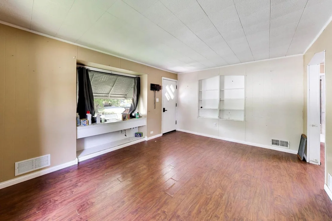 Photo of 17558 Community Street