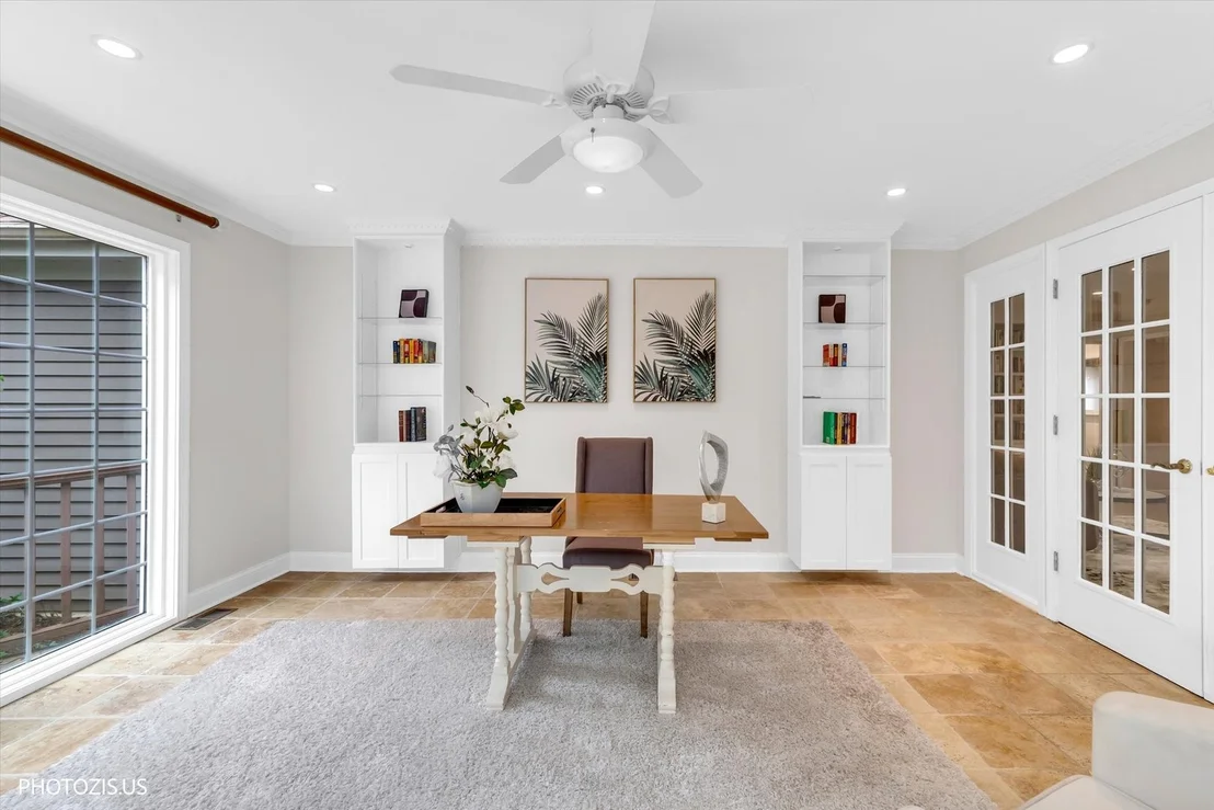 Photo of 2440 The Strand