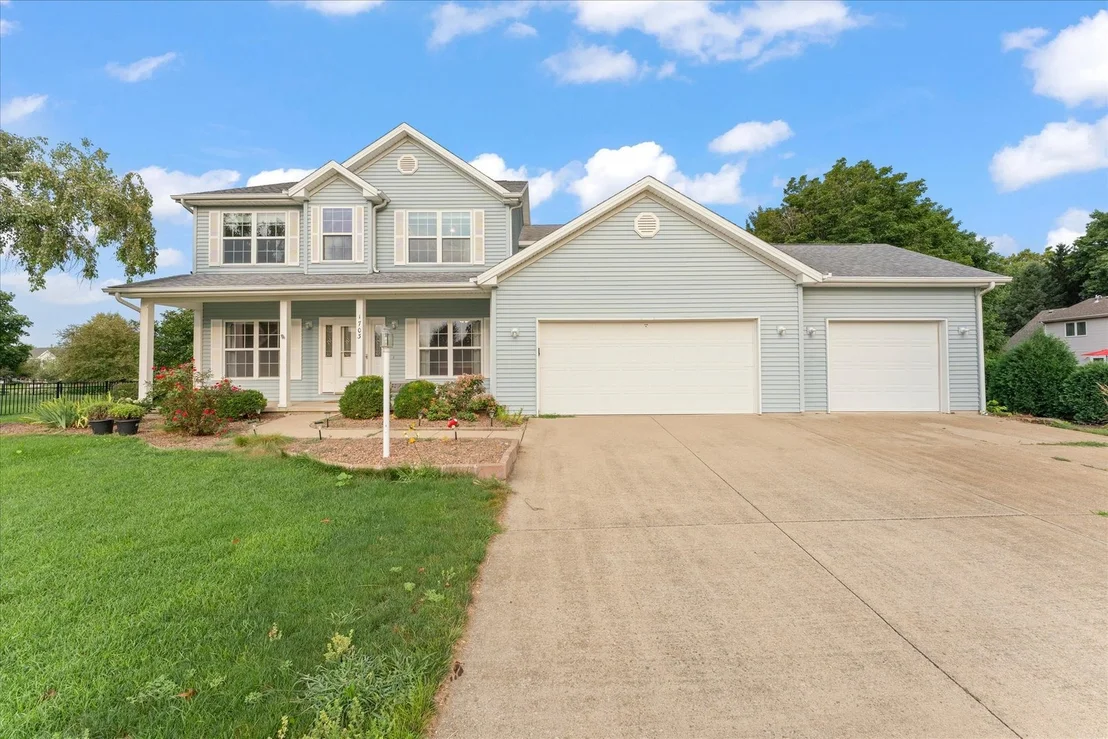 Photo of 1703 Deer Run Drive